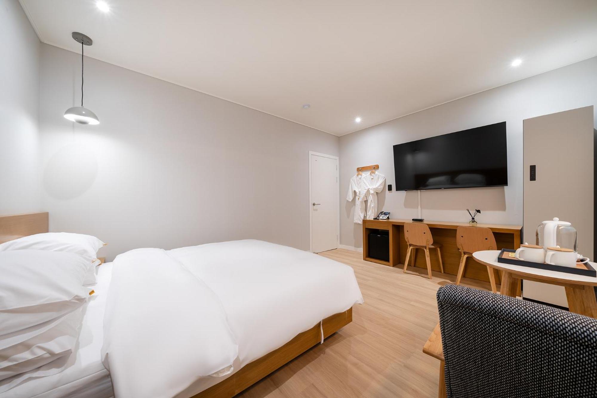 Mono Hotel Suwon Exterior foto